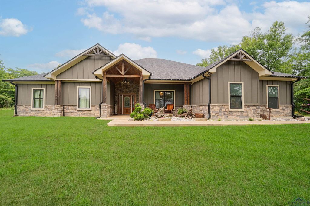847 Calloway Rd, Marshall, TX 75670