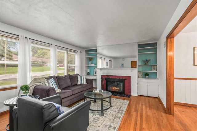 9610 E 29th Terrace S, Independence, MO 64052