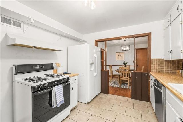9610 E 29th Terrace S, Independence, MO 64052