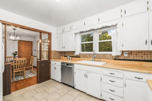 9610 E 29th Terrace S, Independence, MO 64052