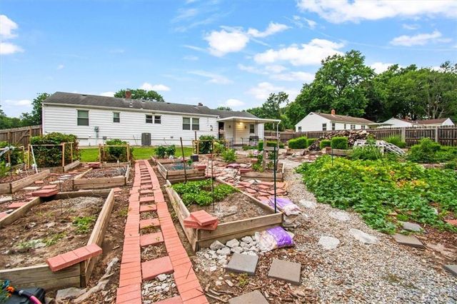 9610 E 29th Terrace S, Independence, MO 64052