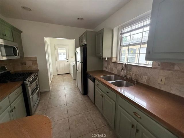 527 S Orchard, Burbank, CA 91506