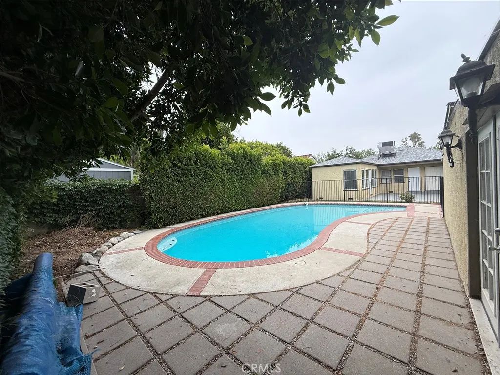 527 S Orchard, Burbank, CA 91506