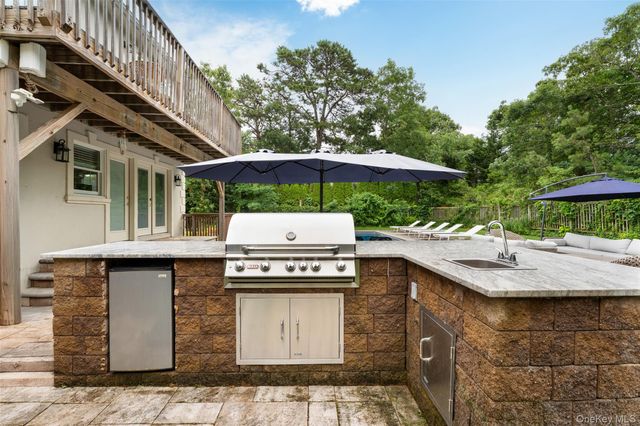36 Charla Drive, Southampton, NY 11968