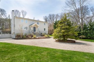 36 Charla Drive, Southampton, NY 11968