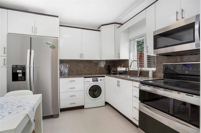 152 SW 20th Rd, Miami, FL 33129
