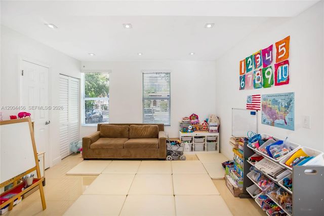 152 SW 20th Rd, Miami, FL 33129