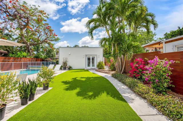 152 SW 20th Rd, Miami, FL 33129