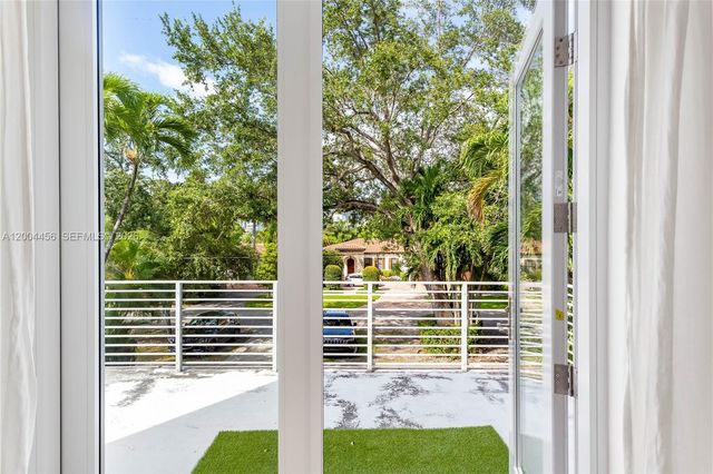 152 SW 20th Rd, Miami, FL 33129