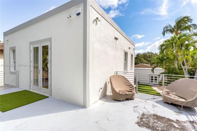 152 SW 20th Rd, Miami, FL 33129