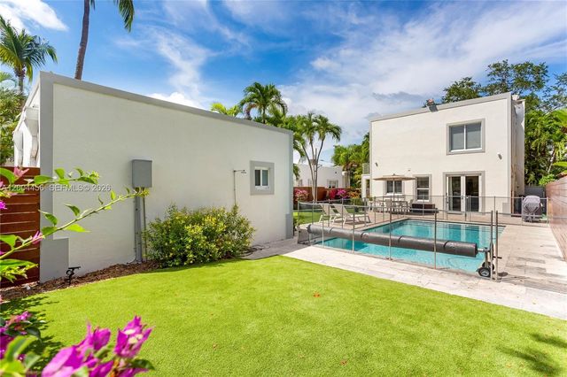 152 SW 20th Rd, Miami, FL 33129