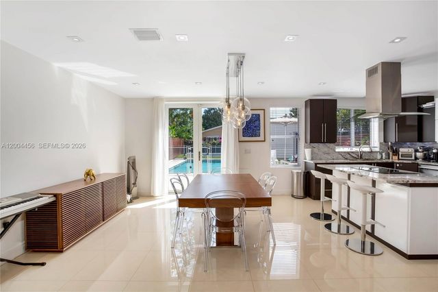 152 SW 20th Rd, Miami, FL 33129