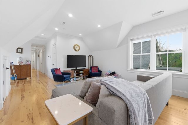 44 Evergreen St 3, Boston, MA 02130