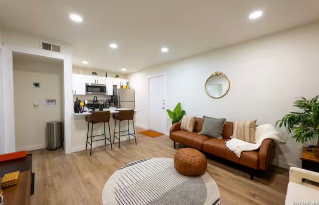 340 Montclair St Apt 202, San Antonio, TX 78209
