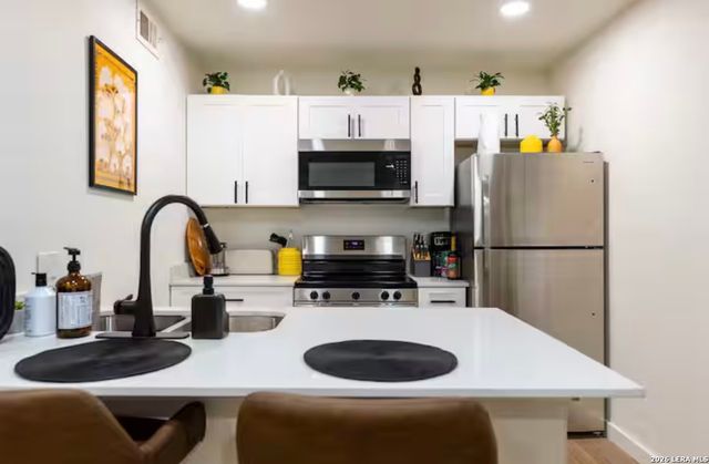 340 Montclair St Apt 202, San Antonio, TX 78209