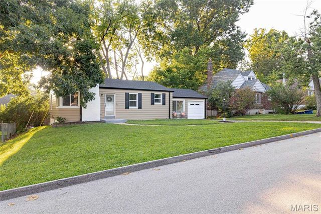 3709 Eminence Boulevard, St John, MO 63114