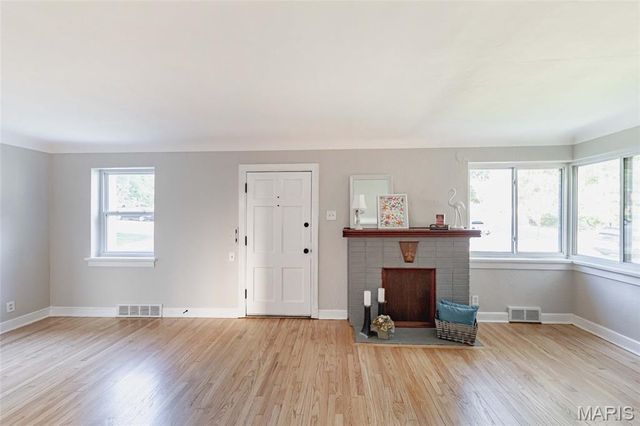 3709 Eminence Boulevard, St John, MO 63114