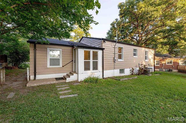 3709 Eminence Boulevard, St John, MO 63114