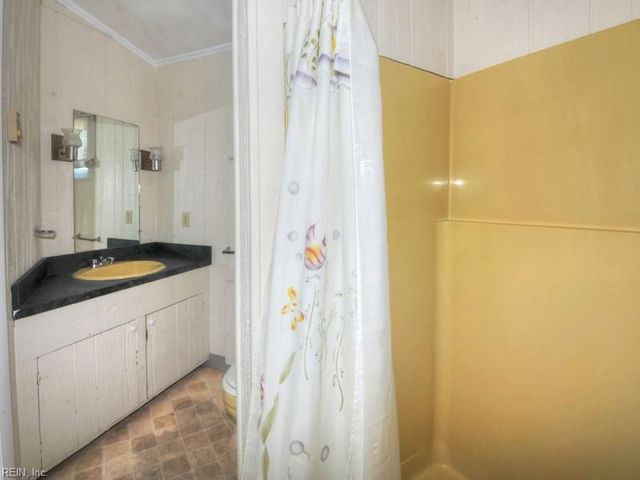 2933 Sandfiddler Rd RD, Virginia Beach, VA 23456
