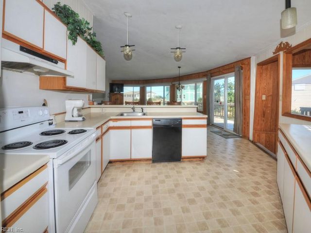 2933 Sandfiddler Rd RD, Virginia Beach, VA 23456