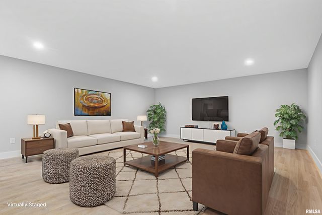 1109 Lawson Street, Washington, IL 61571