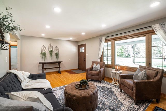 7119 Freistadt ROAD, Mequon, WI 53092