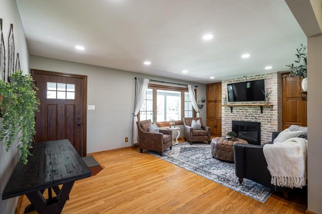 7119 Freistadt ROAD, Mequon, WI 53092