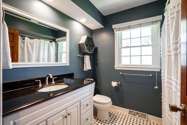 7119 Freistadt ROAD, Mequon, WI 53092
