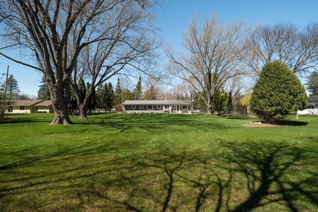 7119 Freistadt ROAD, Mequon, WI 53092