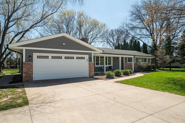 7119 Freistadt ROAD, Mequon, WI 53092