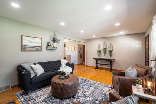 7119 Freistadt ROAD, Mequon, WI 53092