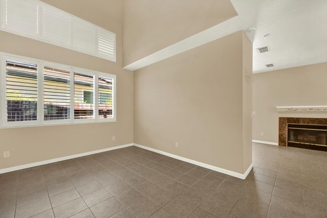 5523 Tamarindo Ln, Elk Grove, CA 95758