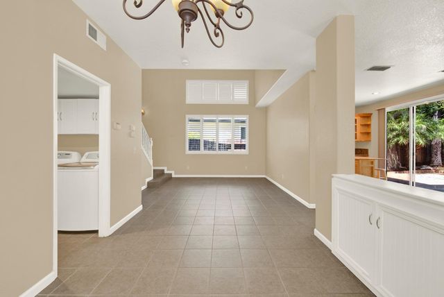 5523 Tamarindo Ln, Elk Grove, CA 95758