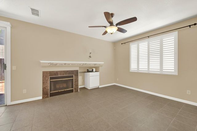 5523 Tamarindo Ln, Elk Grove, CA 95758