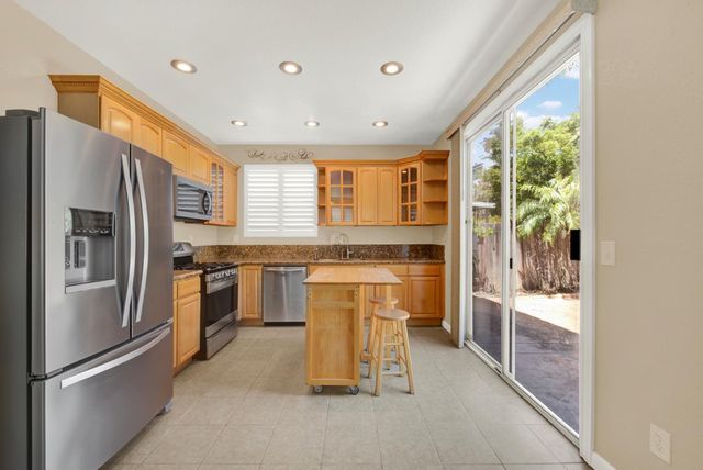 5523 Tamarindo Ln, Elk Grove, CA 95758