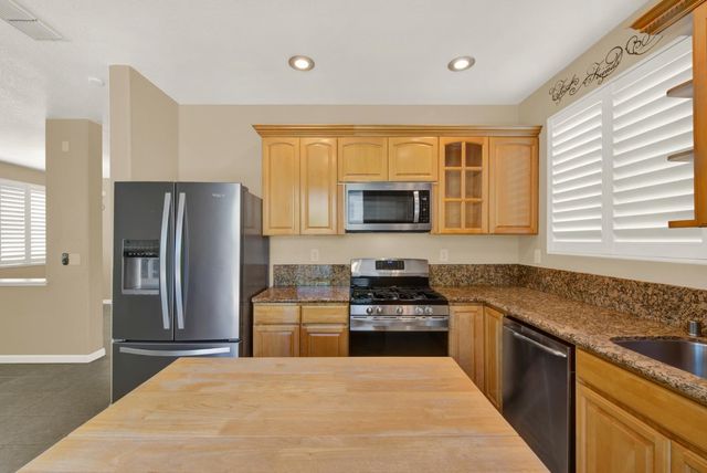 5523 Tamarindo Ln, Elk Grove, CA 95758