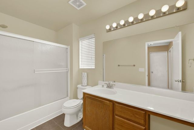 5523 Tamarindo Ln, Elk Grove, CA 95758