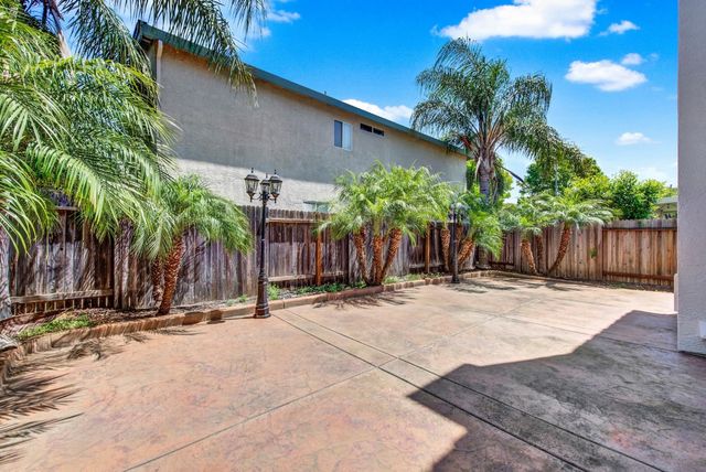 5523 Tamarindo Ln, Elk Grove, CA 95758