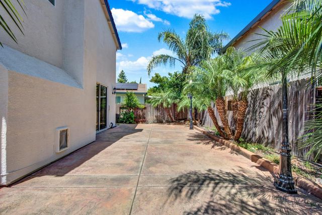 5523 Tamarindo Ln, Elk Grove, CA 95758