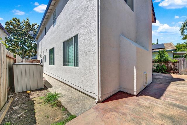 5523 Tamarindo Ln, Elk Grove, CA 95758