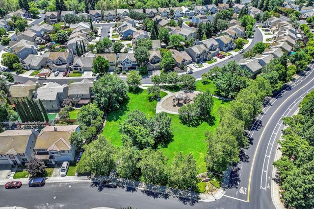 5523 Tamarindo Ln, Elk Grove, CA 95758