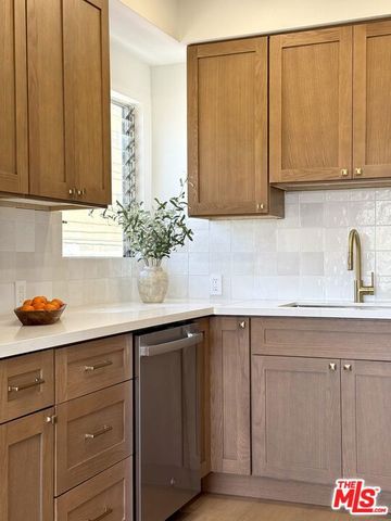 4579 Ambrose Avenue 8, Los Angeles, CA 90027