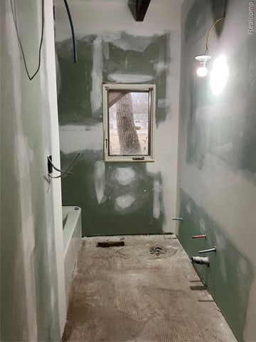 9160 Blondell A Blondell Avenue, White Lake, MI 48386