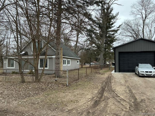 9160 Blondell A Blondell Avenue, White Lake, MI 48386