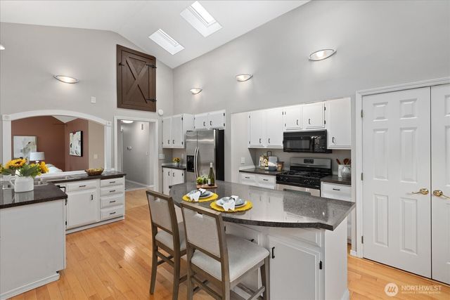 25340 36th Place S, Kent, WA 98032
