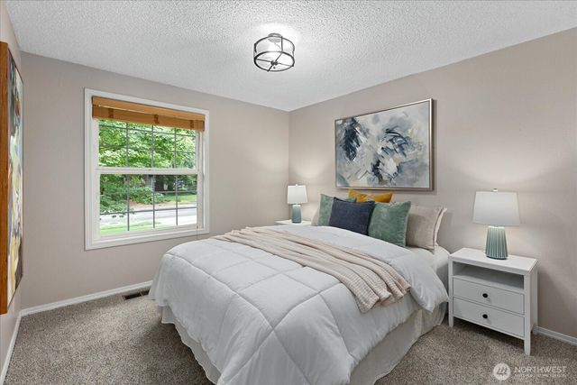 25340 36th Place S, Kent, WA 98032
