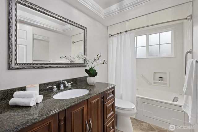 25340 36th Place S, Kent, WA 98032
