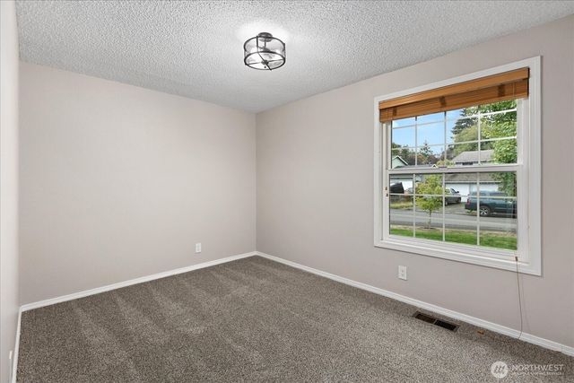 25340 36th Place S, Kent, WA 98032