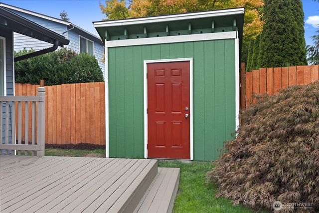 25340 36th Place S, Kent, WA 98032