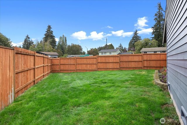 25340 36th Place S, Kent, WA 98032